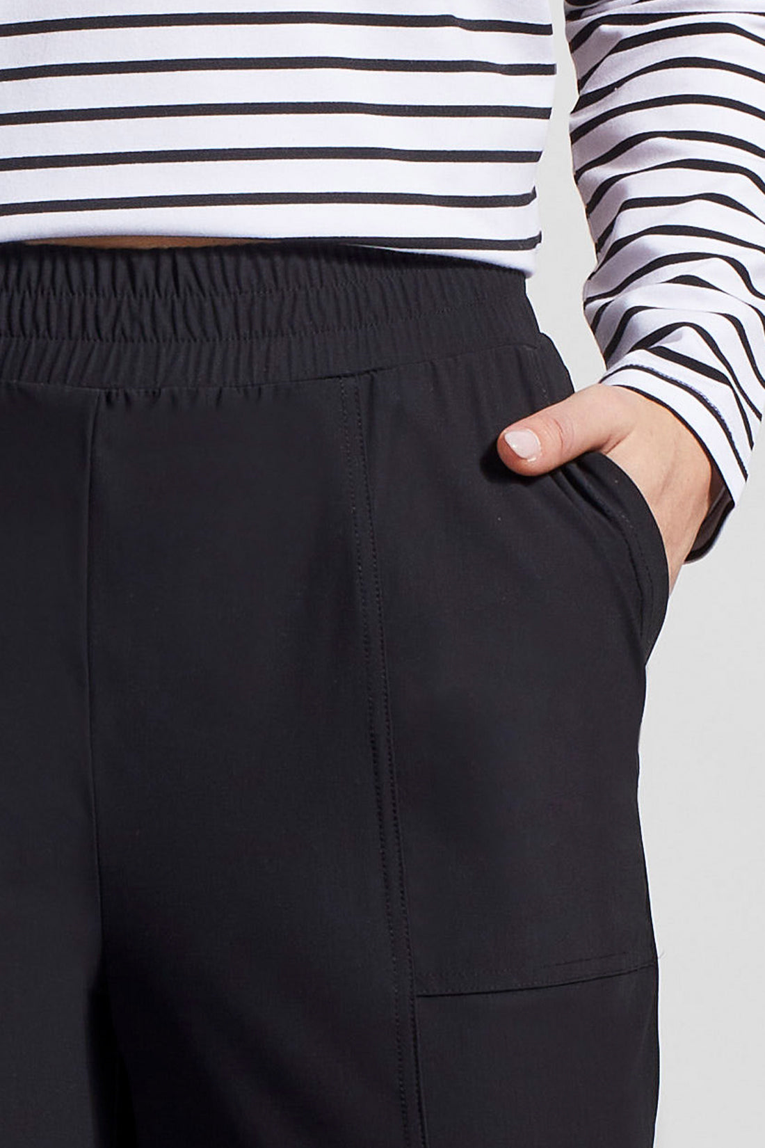 25" Pull-On Technical Capri - Black