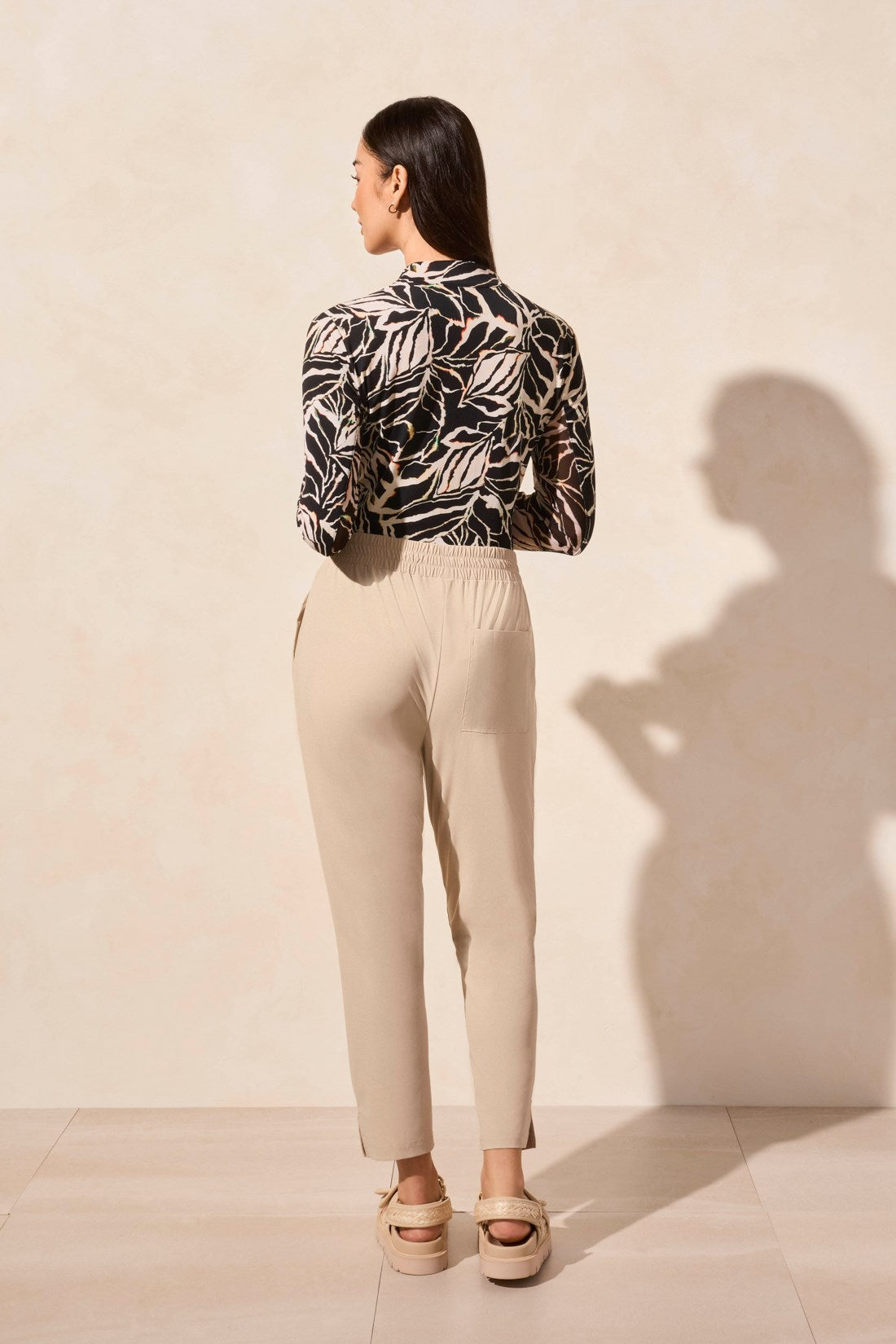 25" Pull-On Tech Capri - Pebble
