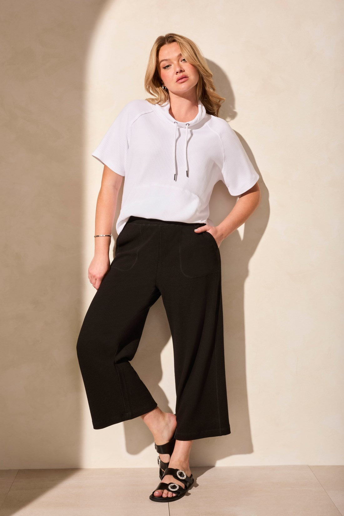 Pull-On Capri Pants - Black